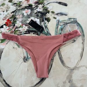 BUNDLE 2 ITEMS FOR $8✨

TAVIK byrdie swimming bottom 🌸